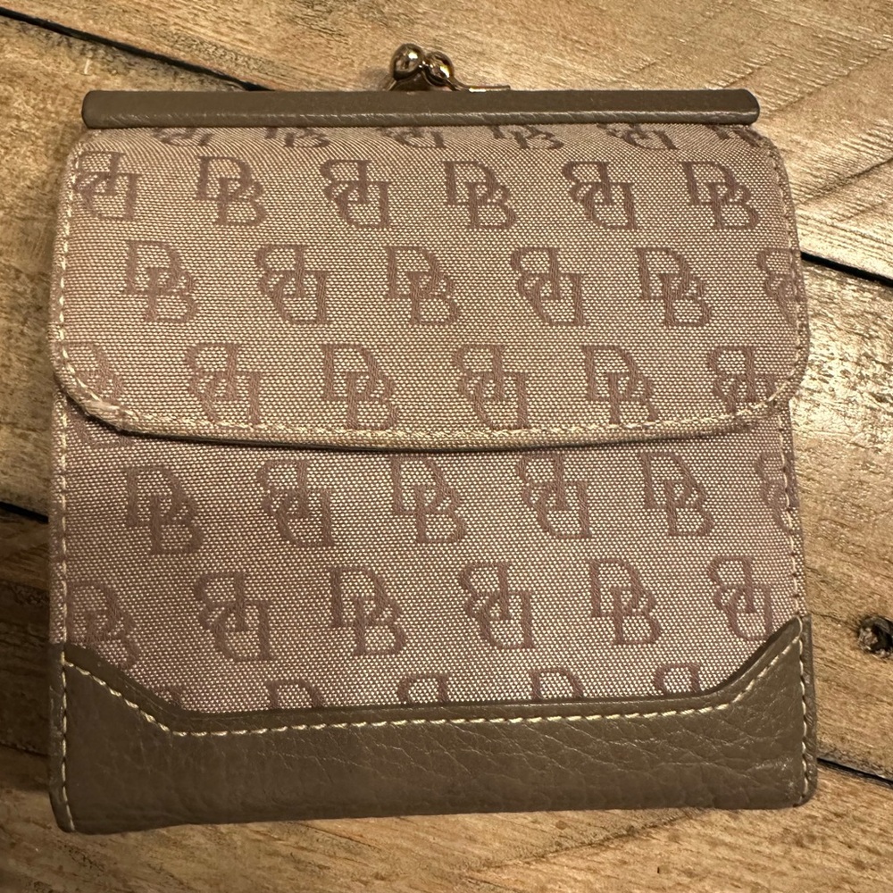 Dooney & Bourke Kisslock wallet